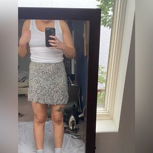 Urban Outfitters Black and White Floral Skirt
Size Medium (M)